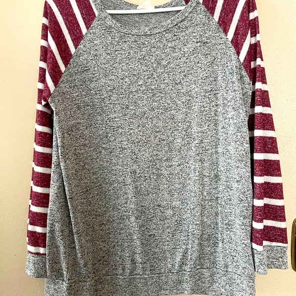 Sweaters - Boutique sweater gray or grey and maroon with striped sleeves size small